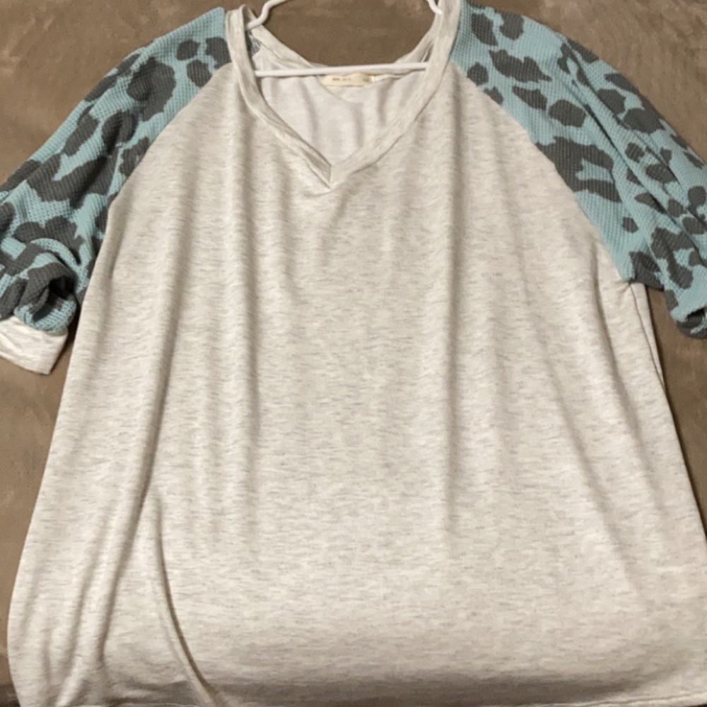 Super cute quarter sleeve dress shirt